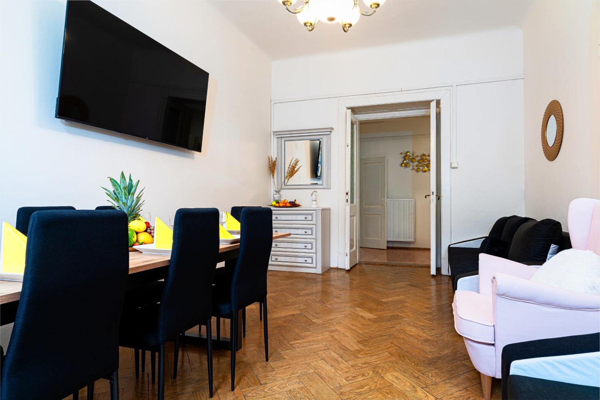 Victory Deluxe Apartment *
